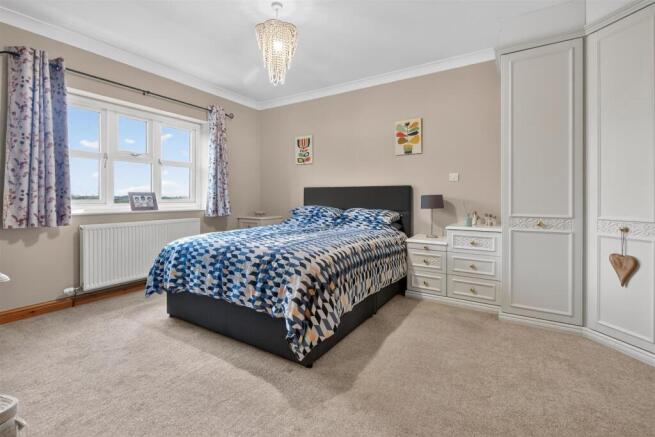 4 bed Detached for sale Image 10