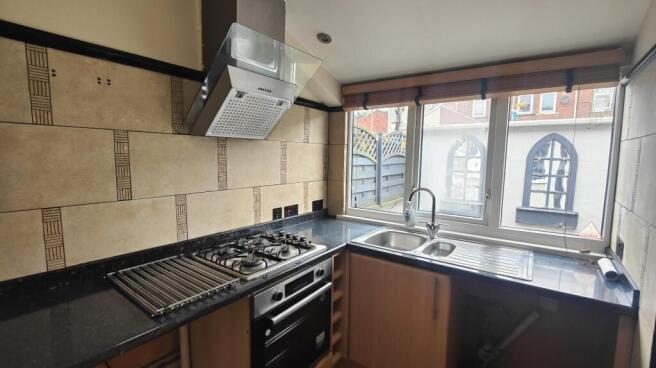 2 bed Terraced to rent Image 7