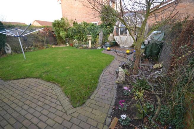 ENCLOSED REAR GARDEN