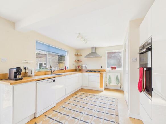 2 bed Semi-Detached for sale Image 6