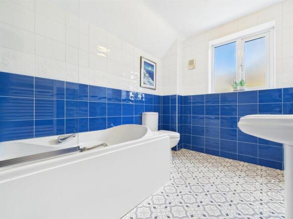FAMILY BATHROOM