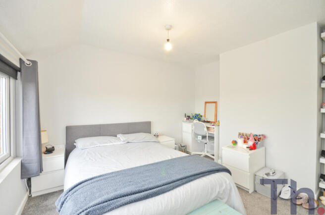 Bedroom 2 (2).JPG