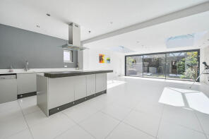 43, Buxton Drive, New Malden KT3 3UX