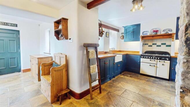 4 bed Detached for sale Image 9