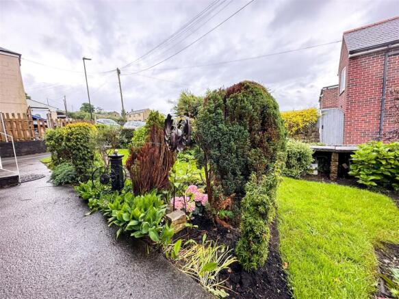 FRONT GARDEN
