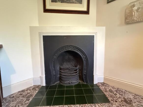 6 bed House for sale Image 9