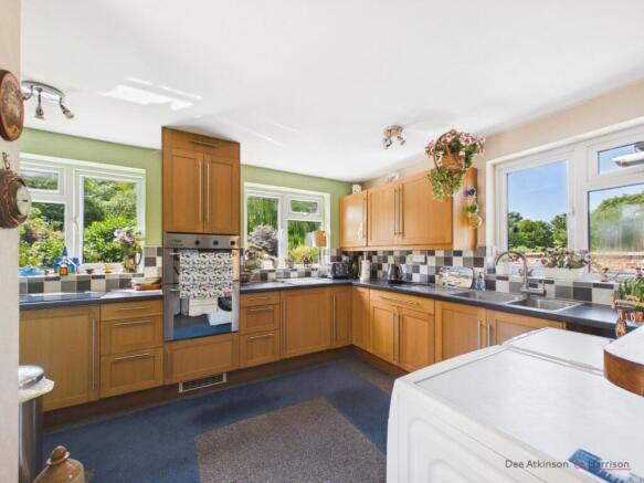 4 bed Detached Bungalow for sale Image 8