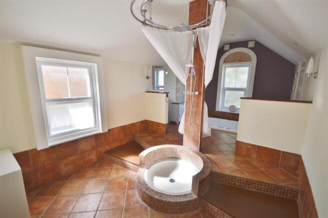 DESIGNER FAMILY BATHROOM