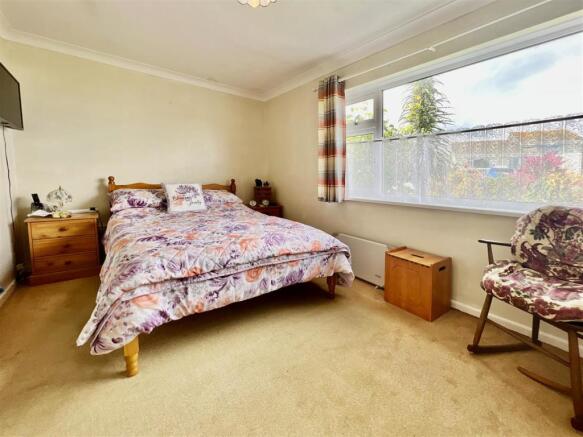 20 Cotmore Close - 6.jpg