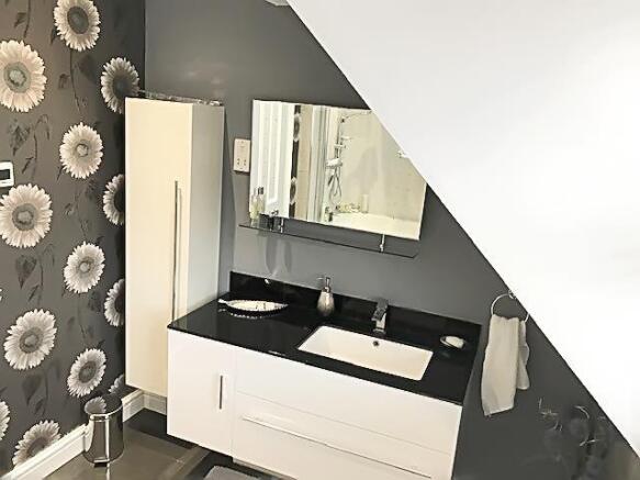 bathroom 2.jpg