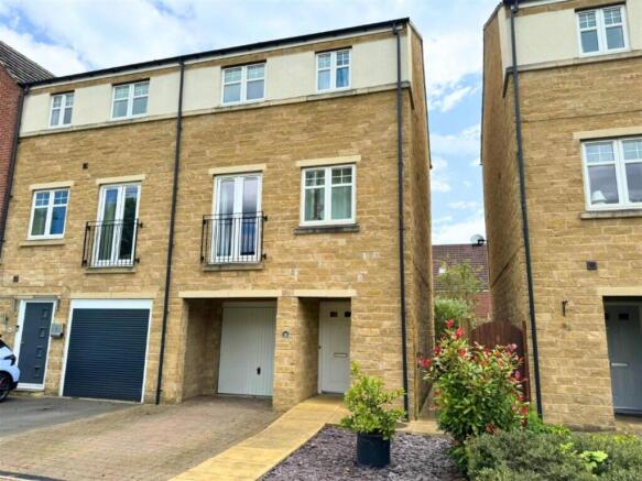 4 bed Town House for sale in otley