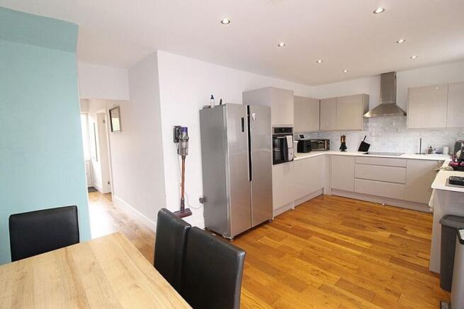 3 bed Semi-Detached for sale Image 7