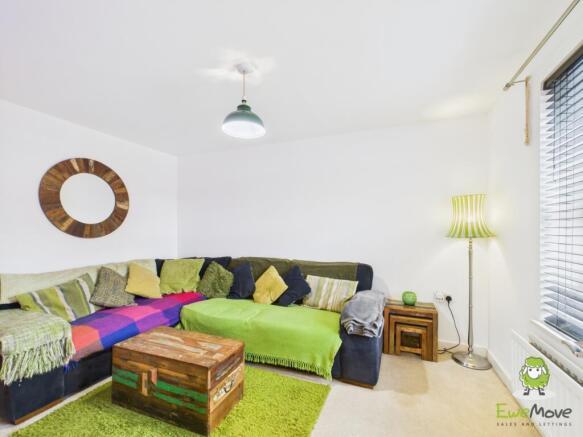 EweMove Estate Agents Basingstoke - Chilworth Way 