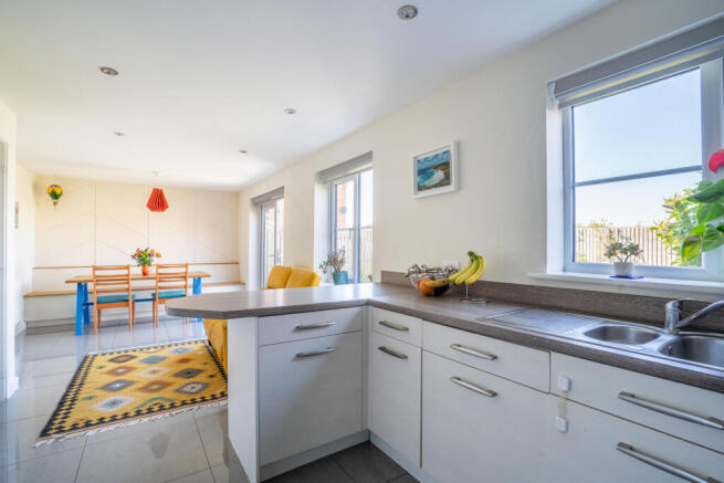 5 bed Detached for sale Image 10