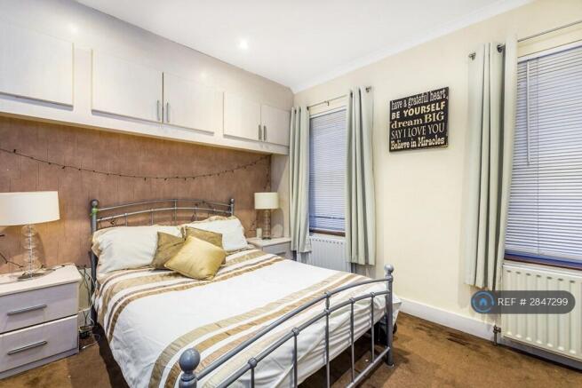 £895 Bedroom