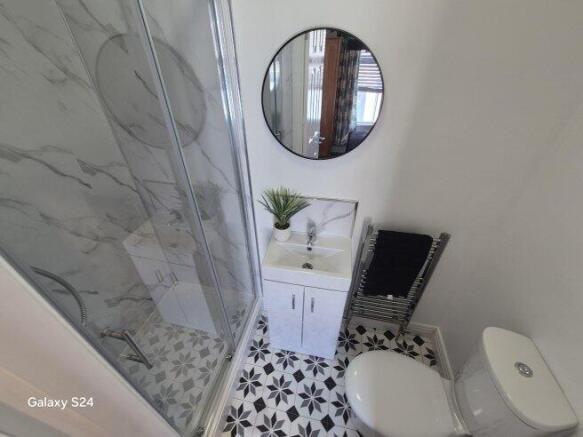 5 bed House Share to rent Image 4