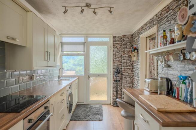44 Lea Close-12.jpg