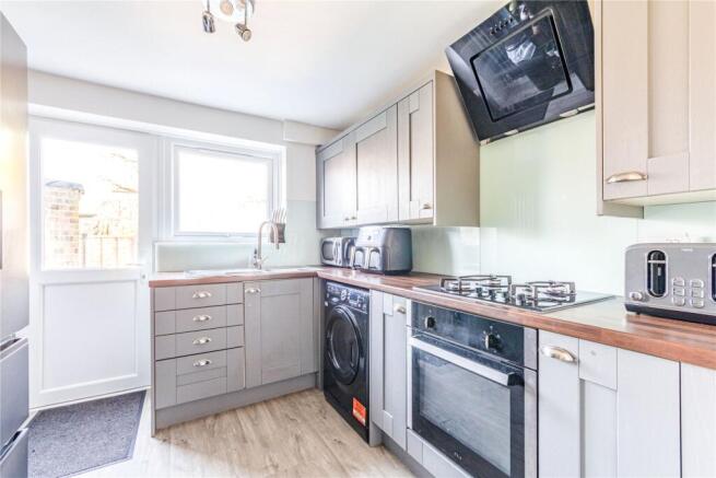 Slade Road, Ottershaw, Chertsey, Surrey, KT16 photo 4