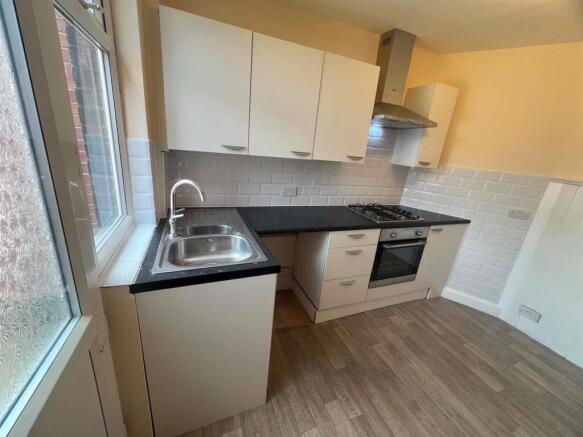 2 bed House to rent Image 10