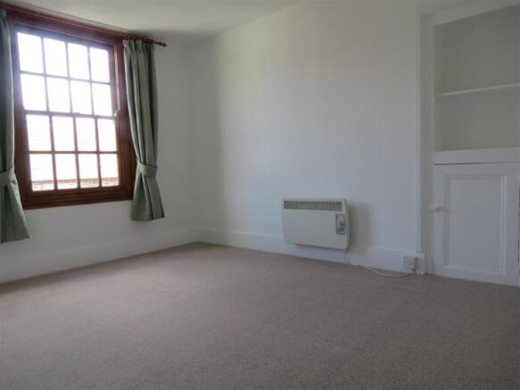Double Bedroom: