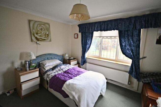 bed2.jpg