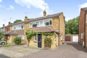 44, Connaught Crescent, Brookwood, Woking GU24 0AW