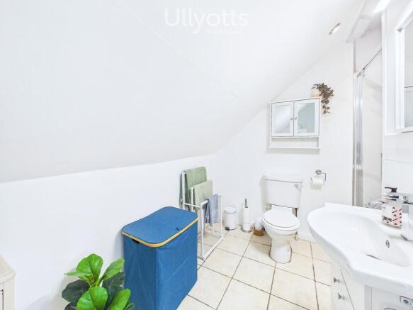 5 bed Detached for sale Image 11