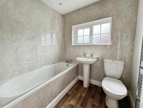 3 bed Detached to rent Image 4