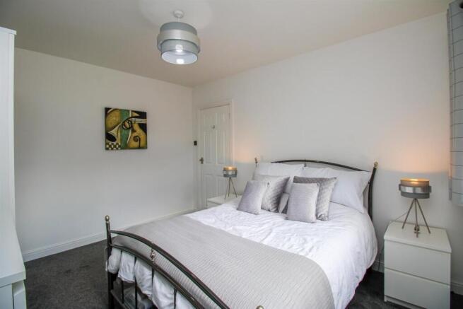 2 bed Semi-Detached Bungalow for sale Image 8