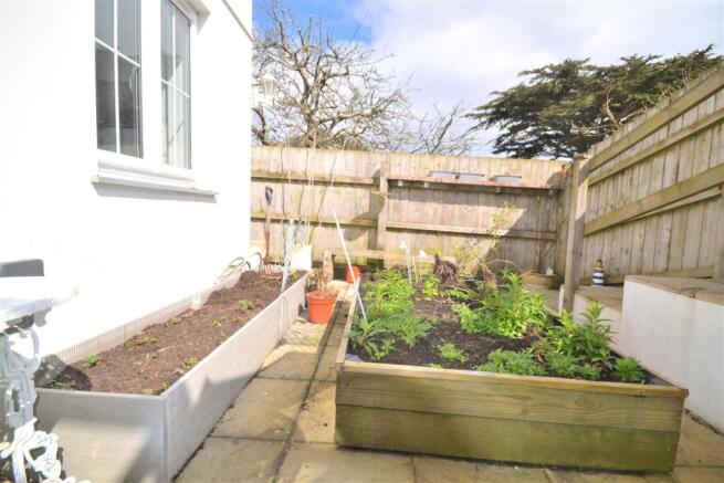 Raised veg borders.JPG