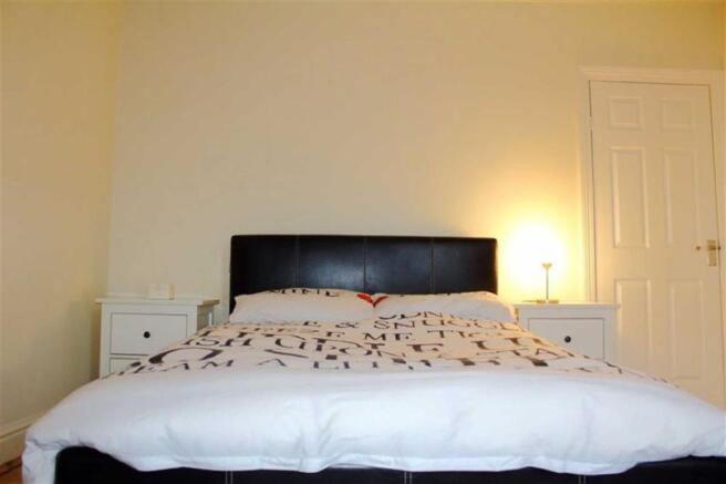 Bedroom no.1 front d