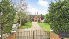Hawthorn House, Long Lane, Moneyrow Green, Maidenhead SL6 3TA