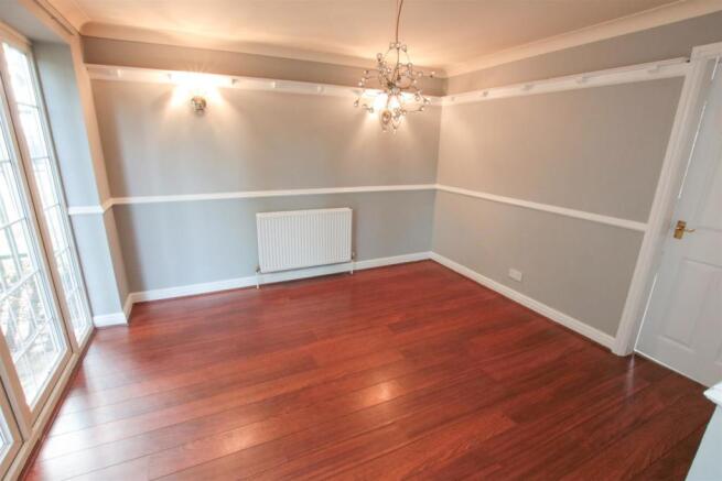 SEPARATE DINING AREA