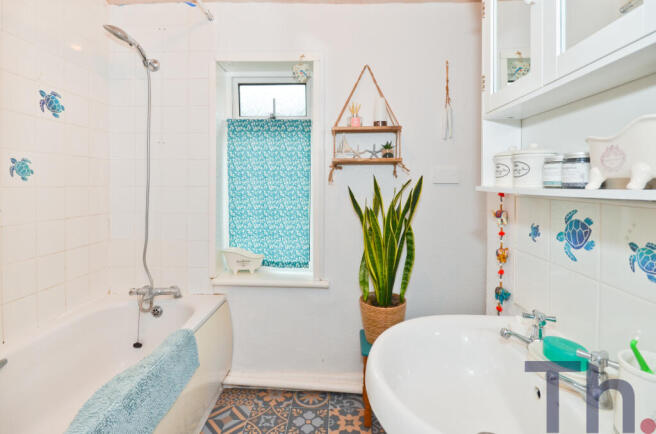 Family Bathroom.JPG