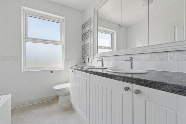 30 Blackshaw Road, London, SW17 1JB bathroom 3.jpg