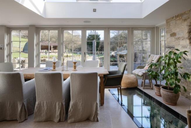 5 bed House for sale Image 5