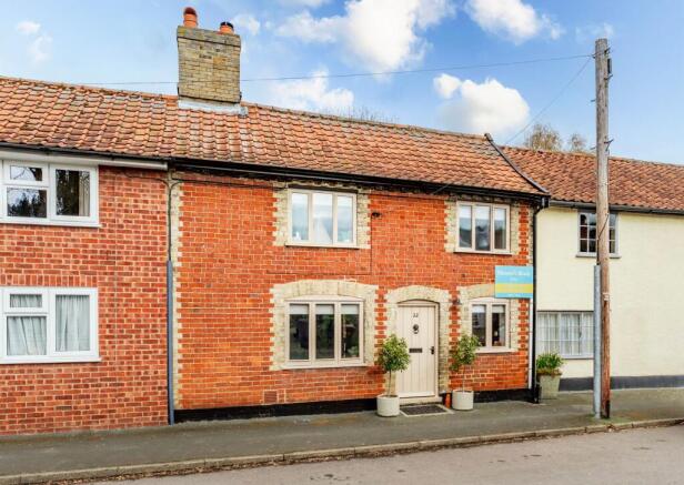 2-bed terraced on Front Street, Mendlesham, £260,000