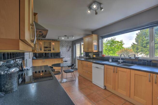 Kitchen1.jpg