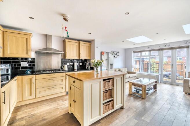 1355384768c985436efb2