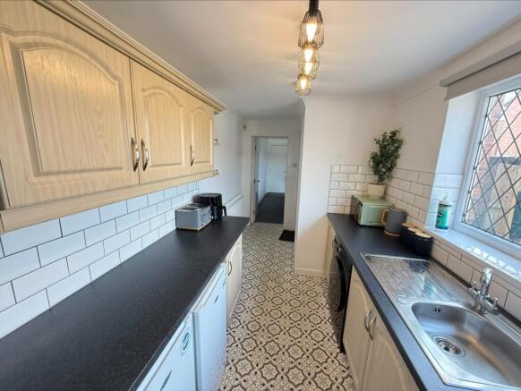 3 bed Semi-Detached to rent Image 6