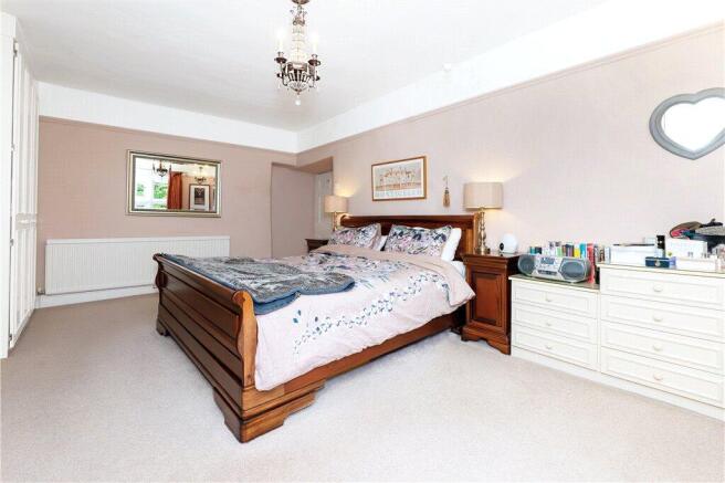 4 bed Detached for sale Image 11
