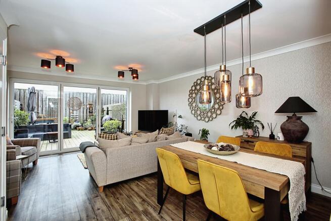 Lounge/Dining Room