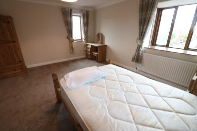 2 bed Apartment to rent Image 10