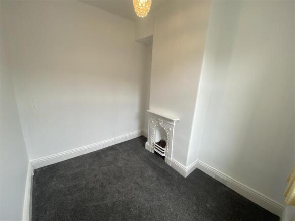 3 bed Terraced to rent Image 8