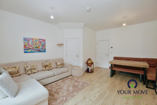 Lounge/Dining Area