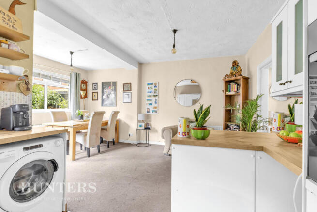 3 bed Town House for sale Image 8
