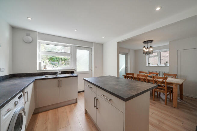 4 Lindsay Close, ...