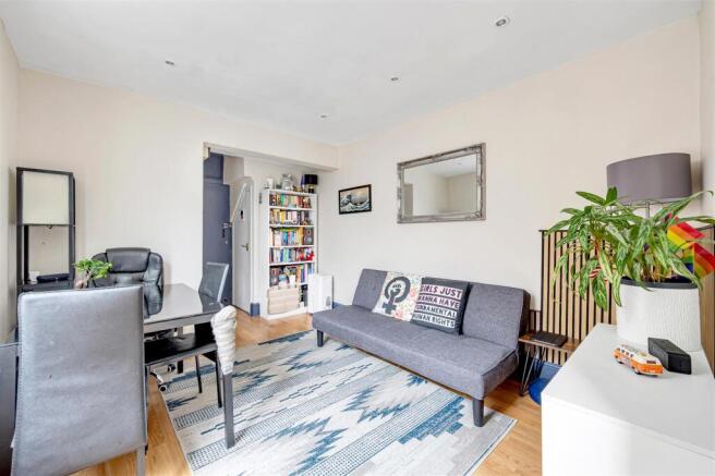 Flat 2 - 11 Goldsmith Road-2.jpg