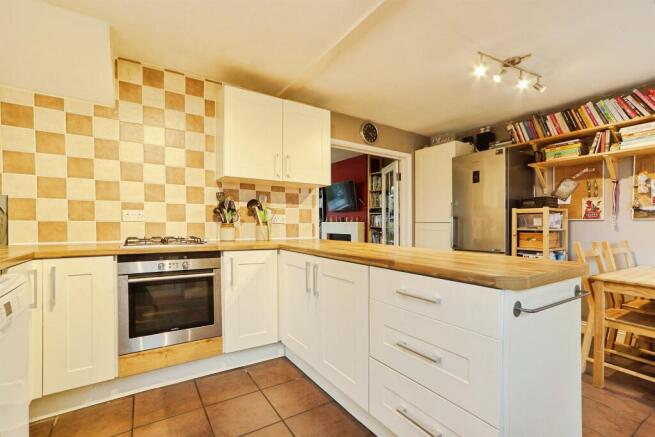 3 bed Semi-Detached for sale Image 6