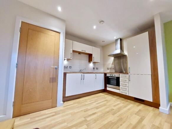 1 bed Apartment to rent Image 6